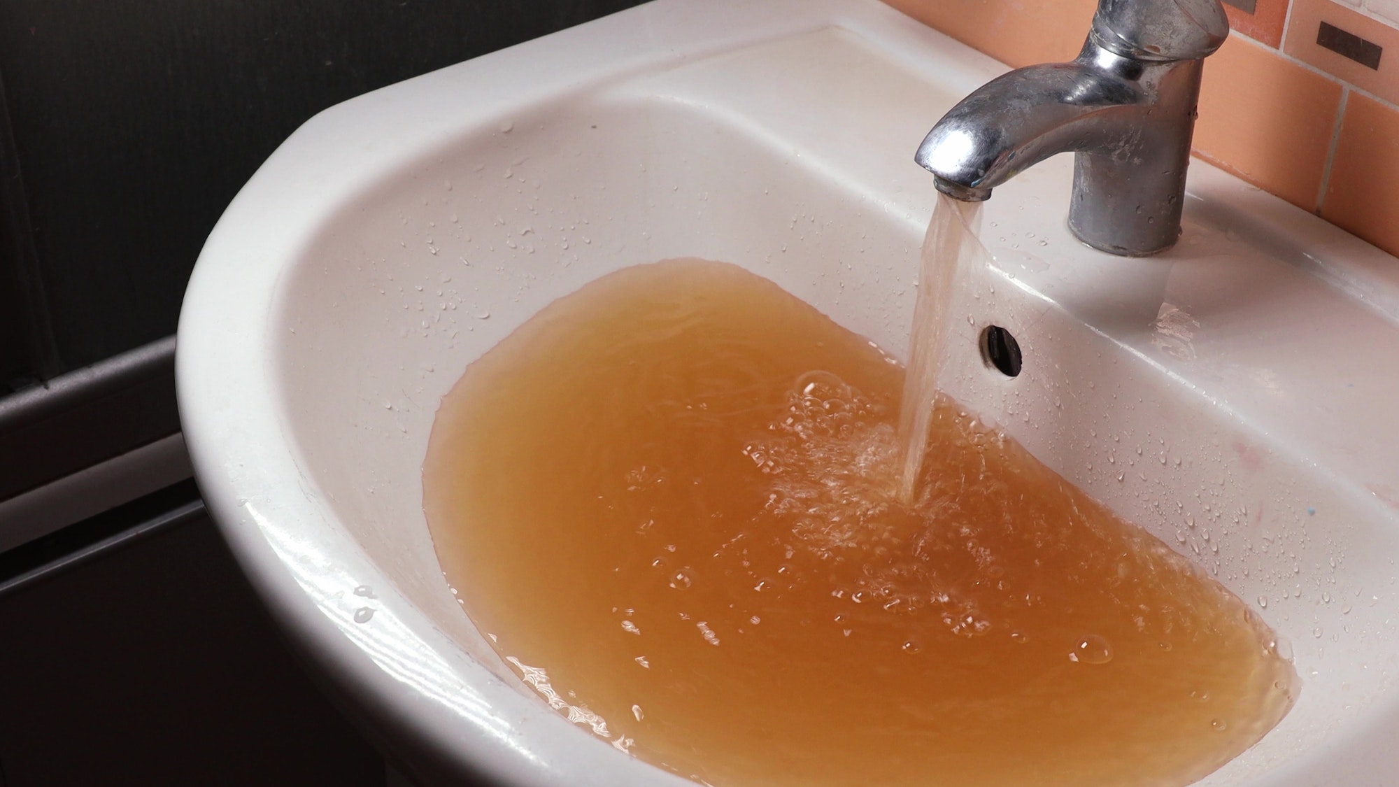 Do You Know What’s in Your Water? The Top  Toxins Lurking in Your Tap